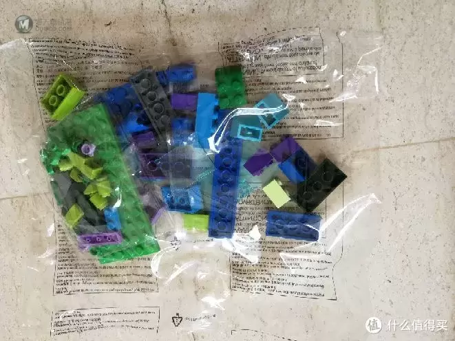 乐高拼搭 篇二:乐高10692小号积木桶 开箱晒物 乐高拼搭 篇二:乐高10692小号积木桶 开箱晒物