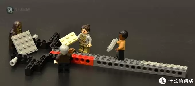 LEGO 乐高 75192 千年隼晒单附带支架展示 LEGO 乐高 75192 千年隼晒单附带支架展示