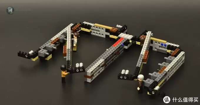 LEGO 乐高 75192 千年隼晒单附带支架展示 LEGO 乐高 75192 千年隼晒单附带支架展示