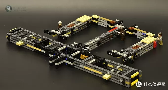 LEGO 乐高 75192 千年隼晒单附带支架展示 LEGO 乐高 75192 千年隼晒单附带支架展示