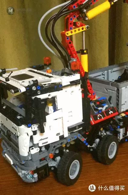 保留原版外观+功能 LEGO 乐高 42043 动力遥控改装 保留原版外观+功能 LEGO 乐高 42043 动力遥控改装