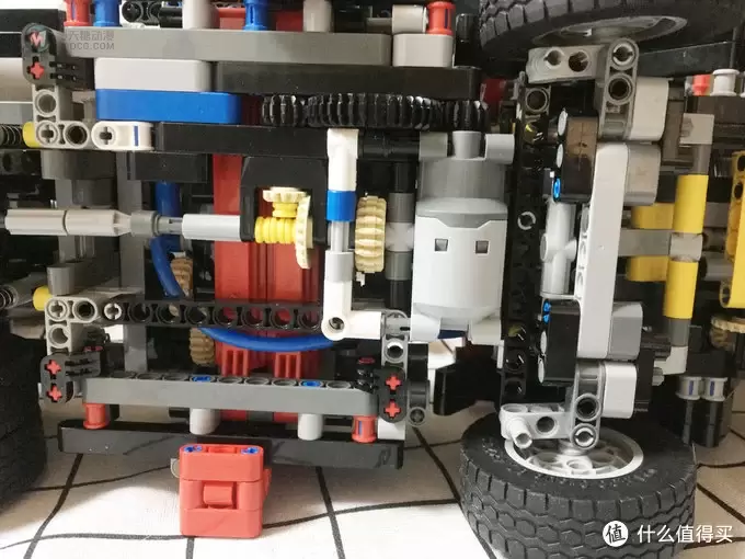 保留原版外观+功能 LEGO 乐高 42043 动力遥控改装 保留原版外观+功能 LEGO 乐高 42043 动力遥控改装