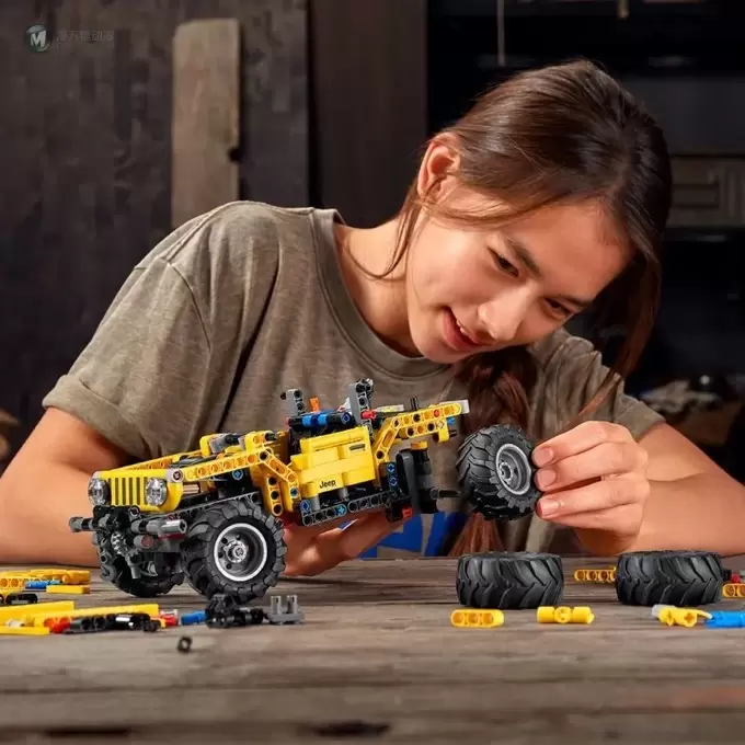 乐高正式发布2021年新款科技系列Jeep 牧马人(42122) 乐高正式发布2021年新款科技系列Jeep 牧马人(42122)