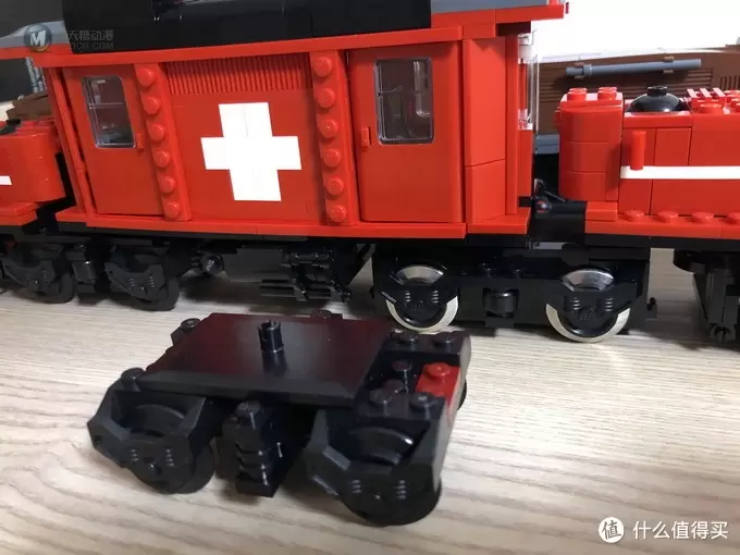 原创改造:用传统power function动力组件驱动乐高10277鳄鱼火车头 原创改造:用传统power function动力组件驱动乐高10277鳄鱼火车头