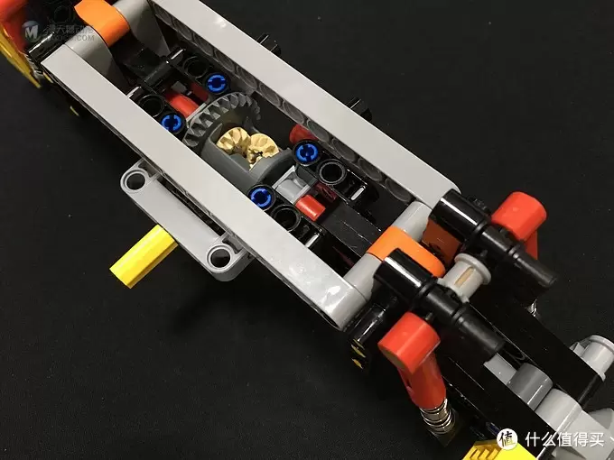 我的LEGO科技系列 篇一:买得起的保时捷 — 42056 Porsche 911 GT3 我的LEGO科技系列 篇一:买得起的保时捷 — 42056 Porsche 911 GT3