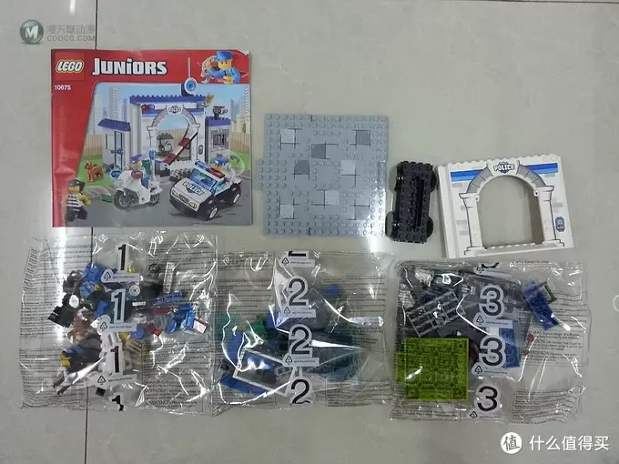 LEGO 乐高 小拼砌师系列 10675警察大追捕、10671火警救援队 LEGO 乐高 小拼砌师系列 10675警察大追捕、10671火警救援队
