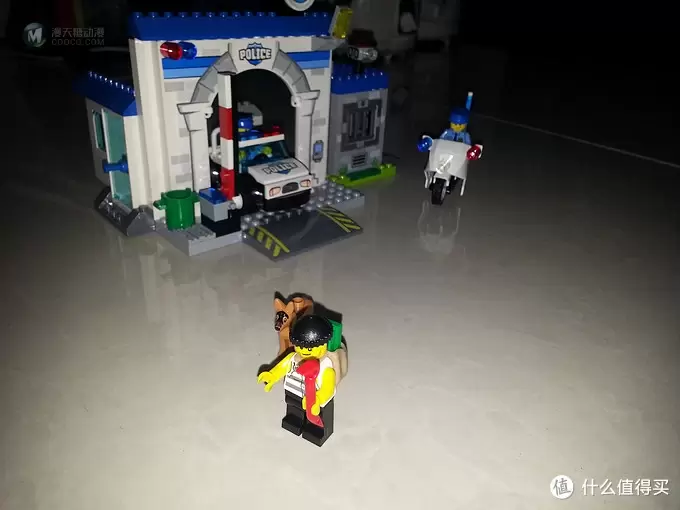 LEGO 乐高 小拼砌师系列 10675警察大追捕、10671火警救援队 LEGO 乐高 小拼砌师系列 10675警察大追捕、10671火警救援队