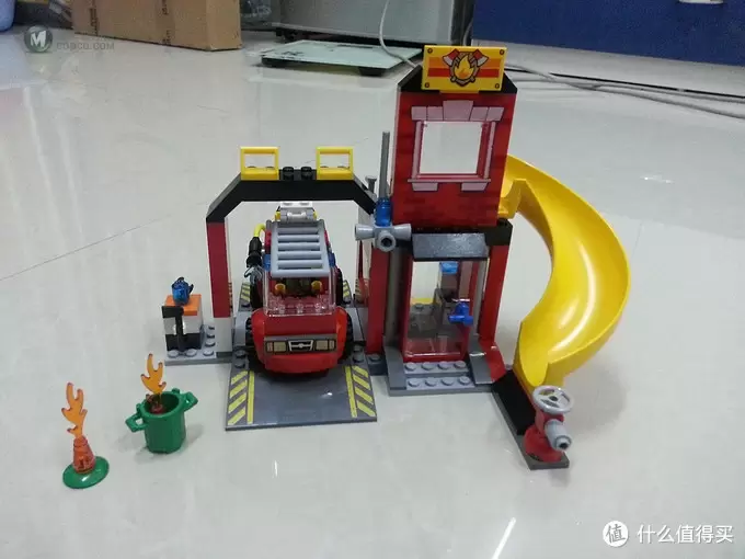 LEGO 乐高 小拼砌师系列 10675警察大追捕、10671火警救援队 LEGO 乐高 小拼砌师系列 10675警察大追捕、10671火警救援队