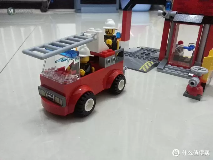 LEGO 乐高 小拼砌师系列 10675警察大追捕、10671火警救援队 LEGO 乐高 小拼砌师系列 10675警察大追捕、10671火警救援队
