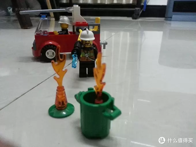 LEGO 乐高 小拼砌师系列 10675警察大追捕、10671火警救援队 LEGO 乐高 小拼砌师系列 10675警察大追捕、10671火警救援队