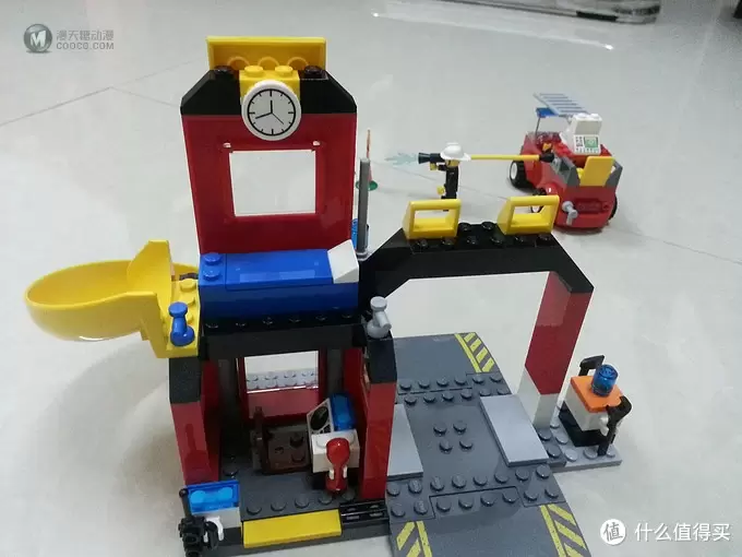 LEGO 乐高 小拼砌师系列 10675警察大追捕、10671火警救援队 LEGO 乐高 小拼砌师系列 10675警察大追捕、10671火警救援队