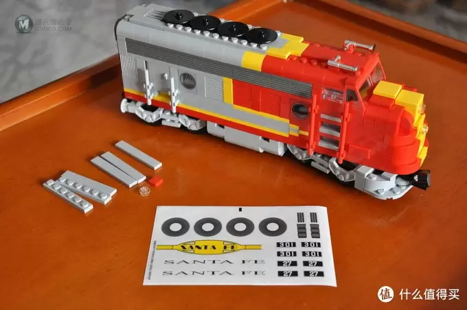 LEGO 乐高 10020 Train Santa Fe Super Chief 圣达菲火车 LEGO 乐高 10020 Train Santa Fe Super Chief 圣达菲火车