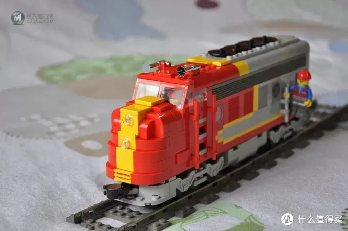LEGO 乐高 10020 Train Santa Fe Super Chief 圣达菲火车 LEGO 乐高 10020 Train Santa Fe Super Chief 圣达菲火车