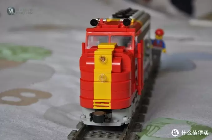 LEGO 乐高 10020 Train Santa Fe Super Chief 圣达菲火车 LEGO 乐高 10020 Train Santa Fe Super Chief 圣达菲火车