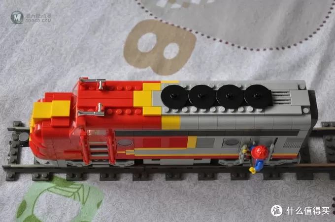 LEGO 乐高 10020 Train Santa Fe Super Chief 圣达菲火车 LEGO 乐高 10020 Train Santa Fe Super Chief 圣达菲火车