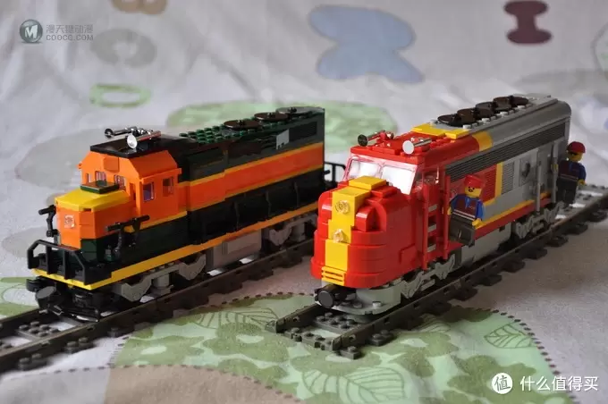 LEGO 乐高 10020 Train Santa Fe Super Chief 圣达菲火车 LEGO 乐高 10020 Train Santa Fe Super Chief 圣达菲火车