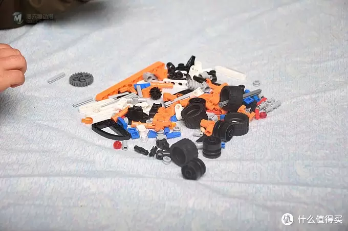 二胎爸带娃 篇三:圣诞礼物乐高LEGO 机械组科技TECHNIC系列42088车载式吊车 二胎爸带娃 篇三:圣诞礼物乐高LEGO 机械组科技TECHNIC系列42088车载式吊车