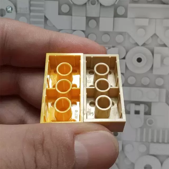 市场上竟然出现了带LEGO标志的假零件! 市场上竟然出现了带LEGO标志的假零件!