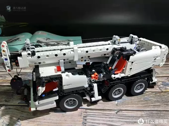 米兔积木工程吊车横空出世,成年人的回归童真之作 米兔积木工程吊车横空出世,成年人的回归童真之作