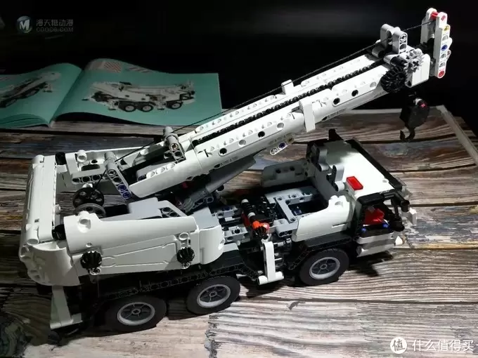 米兔积木工程吊车横空出世,成年人的回归童真之作 米兔积木工程吊车横空出世,成年人的回归童真之作