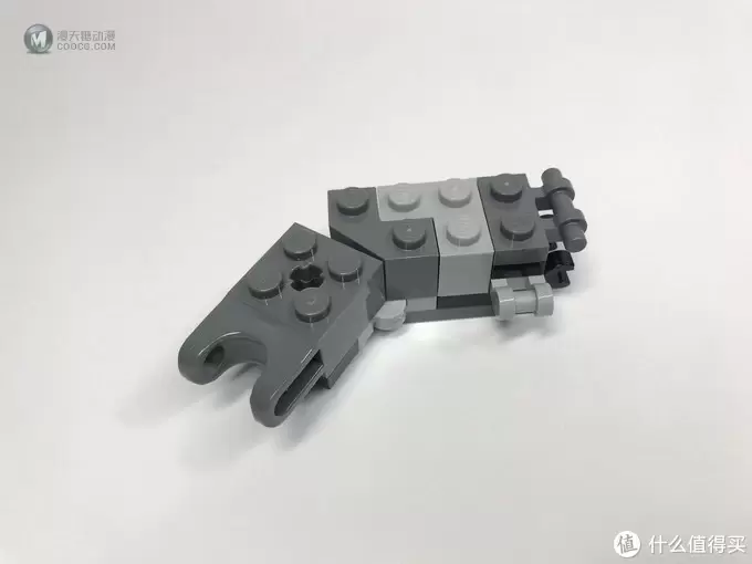 LEGO 乐高 守望先锋系列 75973 D.VA对战莱因哈特 LEGO 乐高 守望先锋系列 75973 D.VA对战莱因哈特