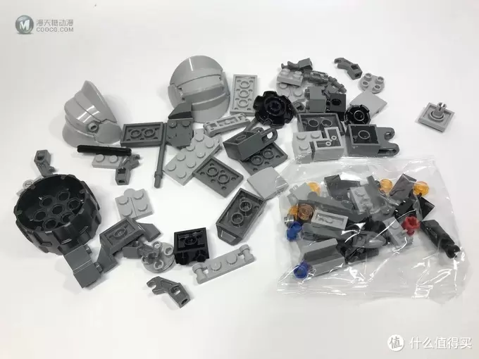 LEGO 乐高 守望先锋系列 75973 D.VA对战莱因哈特 LEGO 乐高 守望先锋系列 75973 D.VA对战莱因哈特