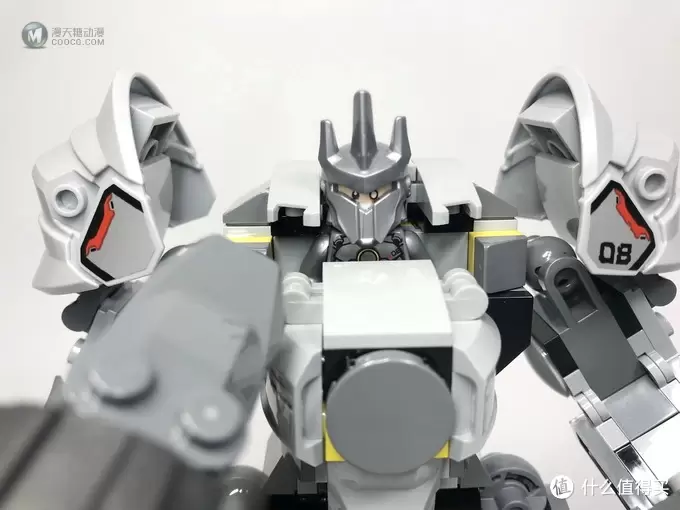 LEGO 乐高 守望先锋系列 75973 D.VA对战莱因哈特 LEGO 乐高 守望先锋系列 75973 D.VA对战莱因哈特