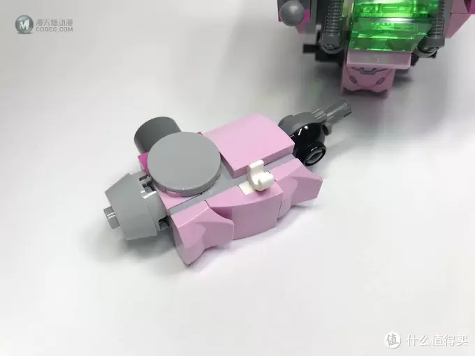 LEGO 乐高 守望先锋系列 75973 D.VA对战莱因哈特 LEGO 乐高 守望先锋系列 75973 D.VA对战莱因哈特
