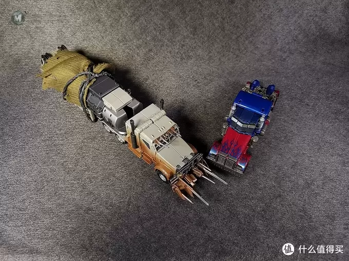 SS系列领袖级油罐车威震天开箱 SS系列领袖级油罐车威震天开箱