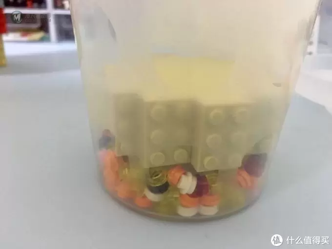 如何快速地在乐高店里装满一大杯Lego 如何快速地在乐高店里装满一大杯Lego