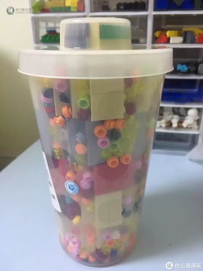 如何快速地在乐高店里装满一大杯Lego 如何快速地在乐高店里装满一大杯Lego