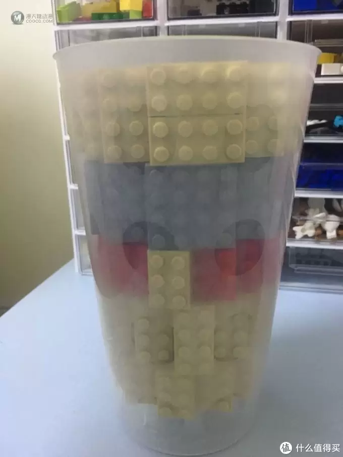 如何快速地在乐高店里装满一大杯Lego 如何快速地在乐高店里装满一大杯Lego
