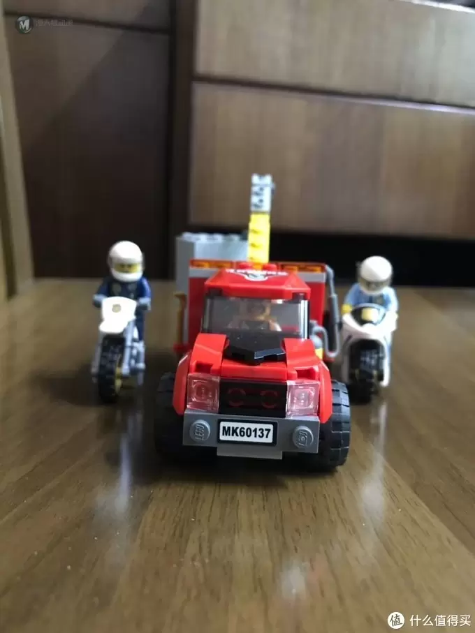 乐高城市系列—追踪重型拖车60137 乐高城市系列—追踪重型拖车60137
