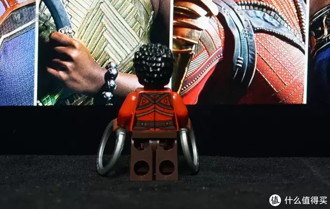 LEGO拼拼乐 篇二百三十三:一家人就是要整整齐齐:乐高版黑豹以及相关人物人仔展示 LEGO拼拼乐 篇二百三十三:一家人就是要整整齐齐:乐高版黑豹以及相关人物人仔展示