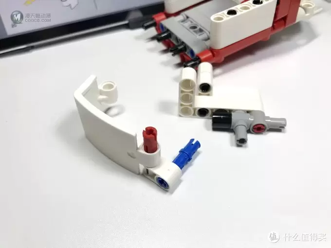 LEGO 乐高 拼拼乐 篇196:乐高还能这么拼提前享受2019年科技系列 42092 救援直升机 LEGO 乐高 拼拼乐 篇196:乐高还能这么拼提前享受2019年科技系列 42092 救援直升机