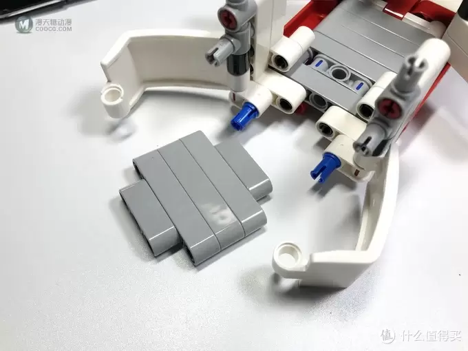 LEGO 乐高 拼拼乐 篇196:乐高还能这么拼提前享受2019年科技系列 42092 救援直升机 LEGO 乐高 拼拼乐 篇196:乐高还能这么拼提前享受2019年科技系列 42092 救援直升机