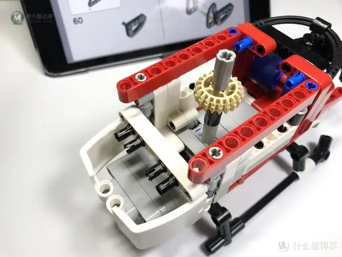 LEGO 乐高 拼拼乐 篇196:乐高还能这么拼提前享受2019年科技系列 42092 救援直升机 LEGO 乐高 拼拼乐 篇196:乐高还能这么拼提前享受2019年科技系列 42092 救援直升机