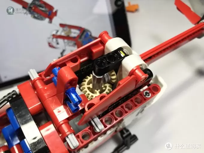 LEGO 乐高 拼拼乐 篇196:乐高还能这么拼提前享受2019年科技系列 42092 救援直升机 LEGO 乐高 拼拼乐 篇196:乐高还能这么拼提前享受2019年科技系列 42092 救援直升机