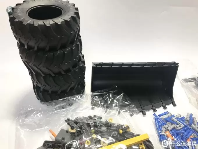 LEGO 乐高 拼拼乐 篇176:未来与现代的结合:42081 沃尔沃 ZEUX 概念式装载机 LEGO 乐高 拼拼乐 篇176:未来与现代的结合:42081 沃尔沃 ZEUX 概念式装载机