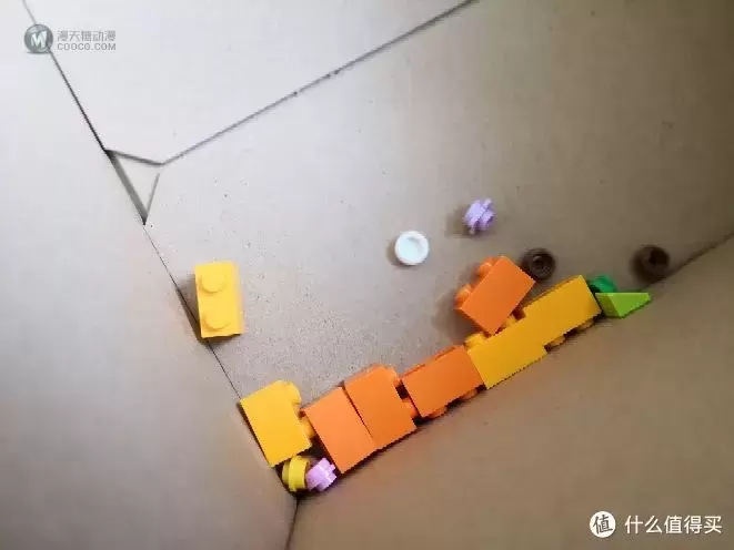 乐高拼搭 篇二:乐高10692小号积木桶 开箱晒物 乐高拼搭 篇二:乐高10692小号积木桶 开箱晒物