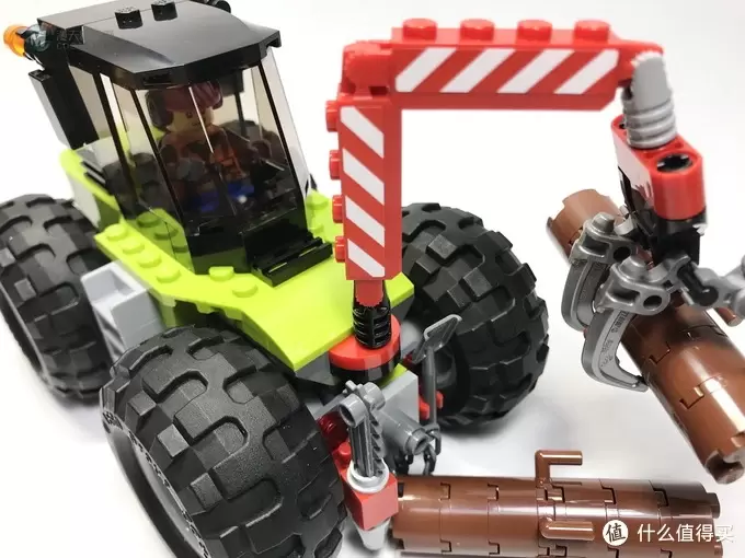 玩法多样:LEGO 乐高 城市系列 60181 林业工程车 玩法多样:LEGO 乐高 城市系列 60181 林业工程车
