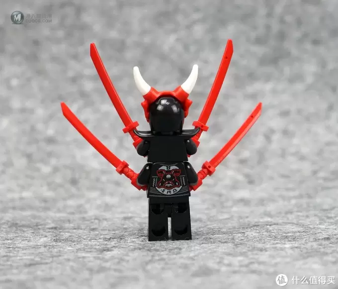 忍者版Tron: Legacy?LEGO 乐高 幻影忍者 Ninjago 巨轮摩托车追击战 70639 忍者版Tron: Legacy?LEGO 乐高 幻影忍者 Ninjago 巨轮摩托车追击战 70639
