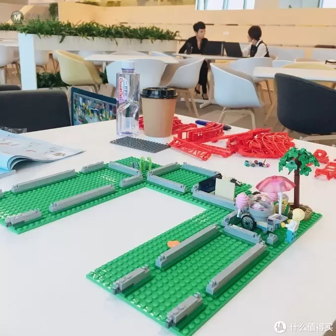 乐高 篇一:让我告诉你在乐高中国总部搭建新品10261过山车是种什么体验 乐高 篇一:让我告诉你在乐高中国总部搭建新品10261过山车是种什么体验