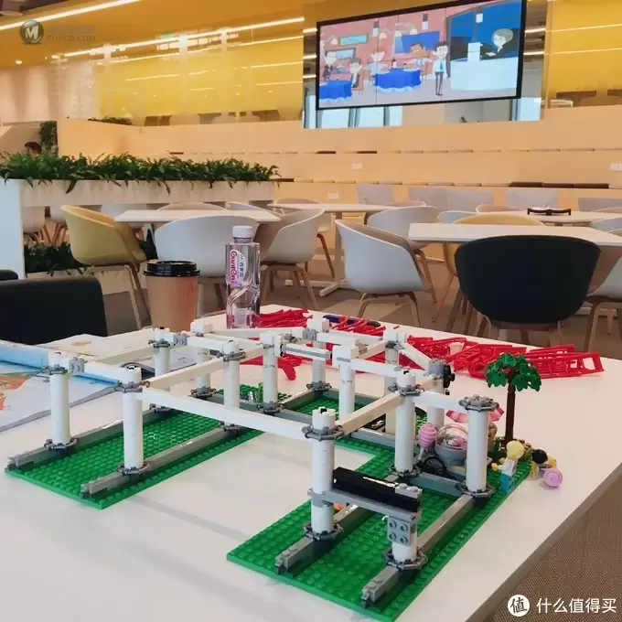 乐高 篇一:让我告诉你在乐高中国总部搭建新品10261过山车是种什么体验 乐高 篇一:让我告诉你在乐高中国总部搭建新品10261过山车是种什么体验