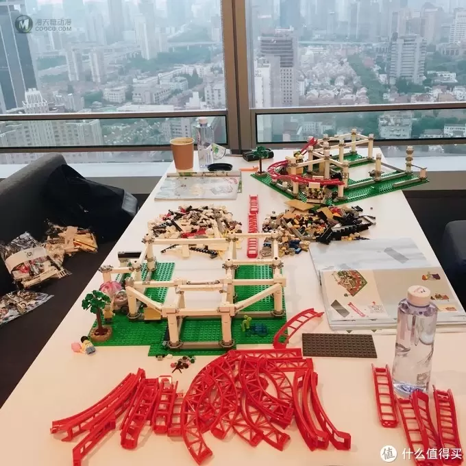 乐高 篇一:让我告诉你在乐高中国总部搭建新品10261过山车是种什么体验 乐高 篇一:让我告诉你在乐高中国总部搭建新品10261过山车是种什么体验
