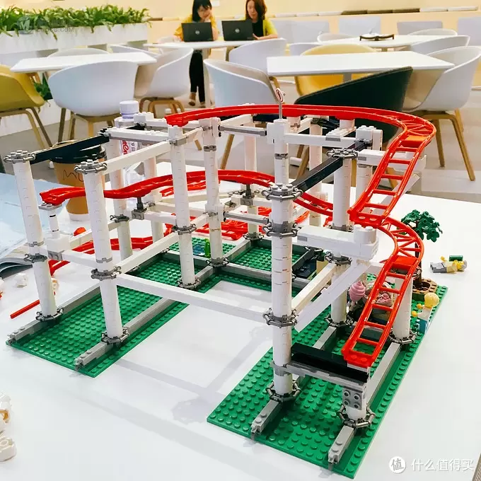 乐高 篇一:让我告诉你在乐高中国总部搭建新品10261过山车是种什么体验 乐高 篇一:让我告诉你在乐高中国总部搭建新品10261过山车是种什么体验
