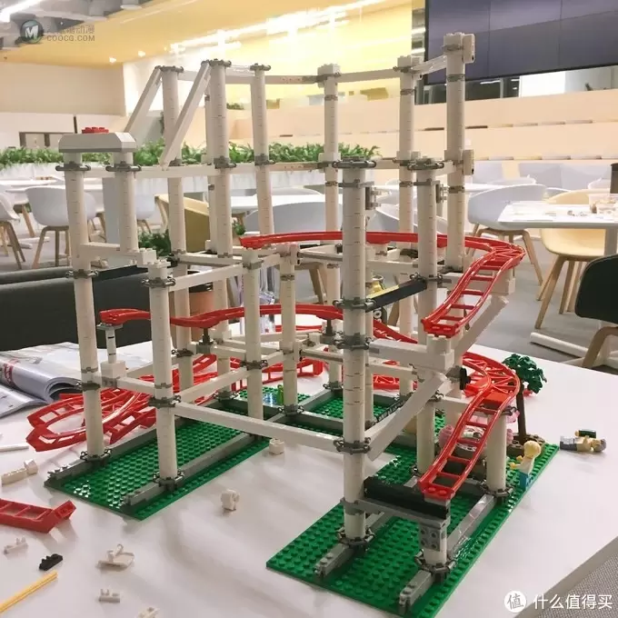 乐高 篇一:让我告诉你在乐高中国总部搭建新品10261过山车是种什么体验 乐高 篇一:让我告诉你在乐高中国总部搭建新品10261过山车是种什么体验