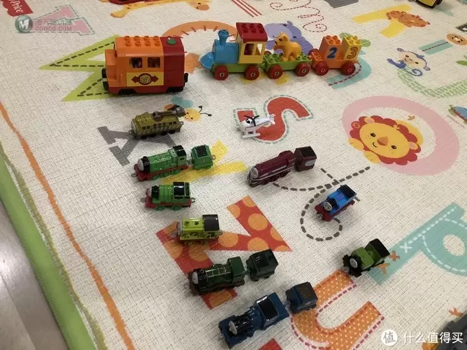 “火车控”宝宝的必备玩物—Lego 乐高 10508 豪华火车套装 “火车控”宝宝的必备玩物—Lego 乐高 10508 豪华火车套装