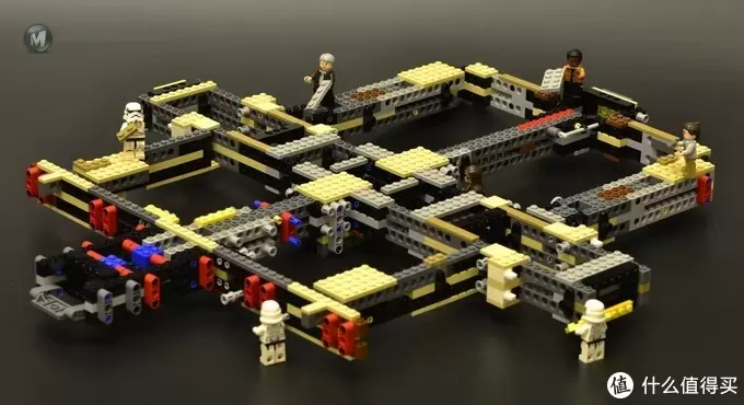 LEGO 乐高 75192 千年隼晒单附带支架展示 LEGO 乐高 75192 千年隼晒单附带支架展示