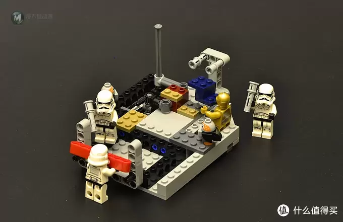 LEGO 乐高 75192 千年隼晒单附带支架展示 LEGO 乐高 75192 千年隼晒单附带支架展示